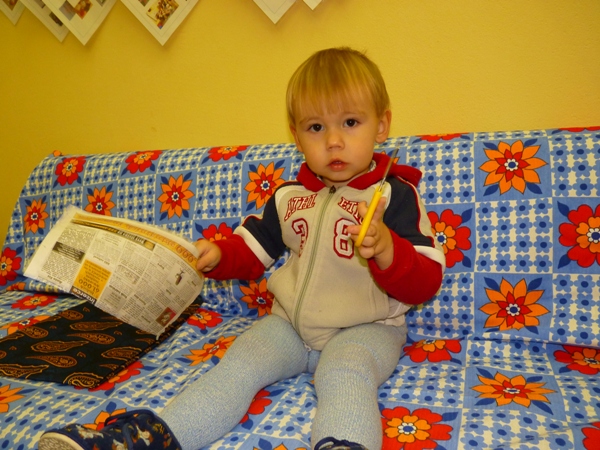 Péťa si vystřihuje